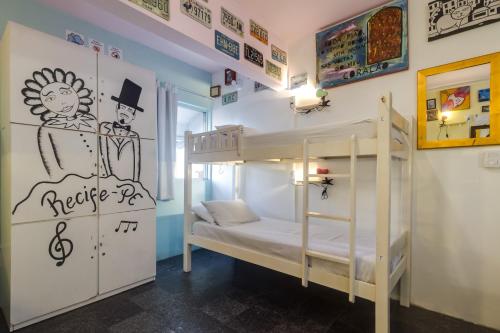 Fit Hostel في ريسيفي: غرفة بسرير بطابقين مع سرير بطابقين في غرفة
