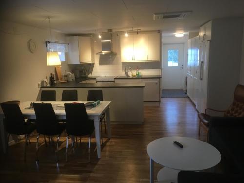 Kuchyň nebo kuchyňský kout v ubytování Lärkan 21 Tvisegatan 24A