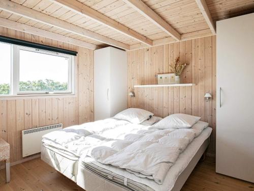 Posteľ alebo postele v izbe v ubytovaní Three-Bedroom Holiday home in Hjørring 17