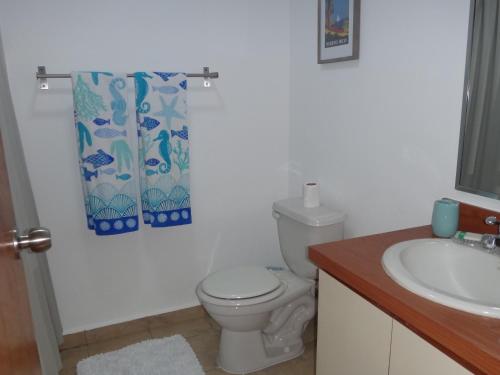 A bathroom at Stunning Sunset View, Walking distance to private beach