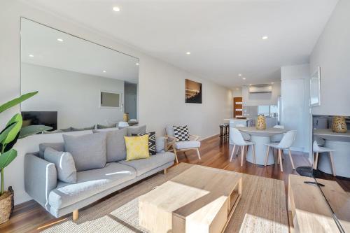 Η κουζίνα ή μικρή κουζίνα στο Bujerum Apartments on Burleigh