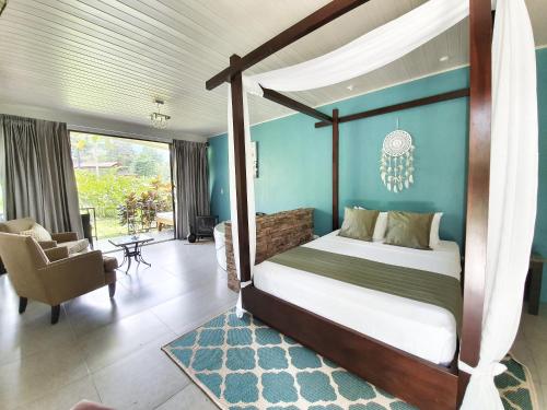 Кровать или кровати в номере Yellow Tree Suites
