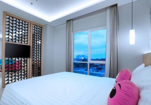 Postel nebo postele na pokoji v ubytování favehotel Sidoarjo