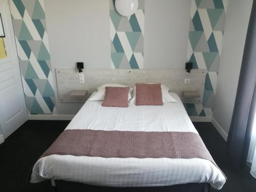 En eller flere senge i et værelse på Hotel d'Orléans