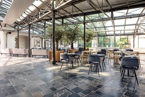 Fletcher Hotel Château De Raay tesisinde bir restoran veya yemek mekanı