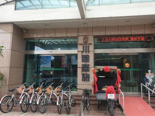 a group of bikes parked outside of a building at Chuan Fu Hotel in Fengyuan
