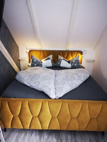 a bedroom with a large bed in a room at Wohnen mit Herz in Pettstadt