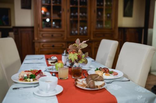 Makanan di atau berdekatan hotel