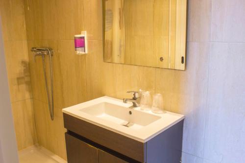 a bathroom with a sink and a mirror at Hotel Estoril Porto in Porto