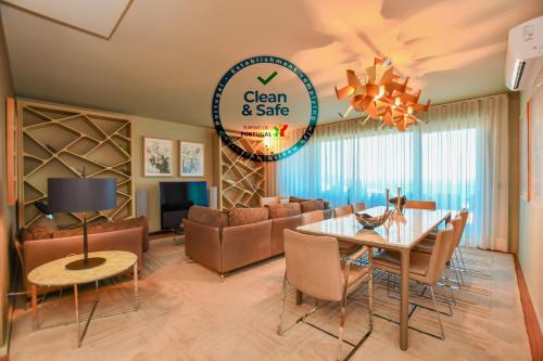 a dining room and living room with a table and chairs at Apartamento Astrolab in Funchal