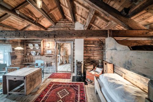 a bedroom with a bed and a desk in a room at Håholmen - by Classic Norway Hotels in Karvåg