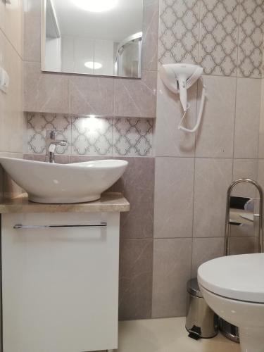 Bilik mandi di U ŹRÓDEŁ