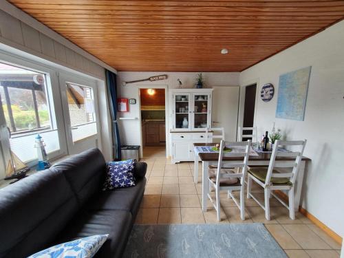 a living room with a couch and a table at Ferienhäuser Seemannsgarn in Friedrichskoog-Spitz