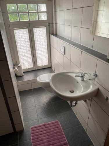 ห้องน้ำของ Ferienwohnungen Schewe I