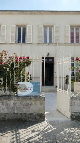 a white gate in front of a building at La Rochelle et l'Aunis in Saint-Sauveur-dʼAunis