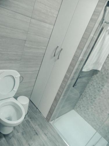 Bilik mandi di Faro II Holiday Home