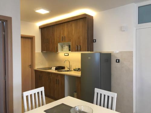 Kuchyň nebo kuchyňský kout v ubytování MM Apartmani