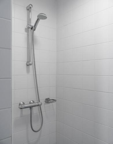 a shower with a shower head in a bathroom at Vakantiepark Broedershoek in Koudekerke