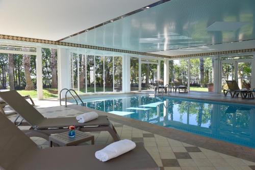 uma piscina numa casa em Ostella Spa & Resort em Bastia