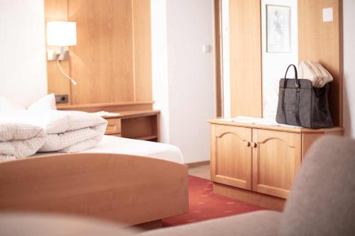 a hotel room with a bed and a bag on a table at Haus Sonnwend in Sölden