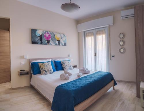 a bedroom with a bed and a dresser at Terra di Sole in Mazara del Vallo
