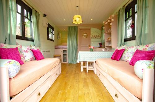 Gallery image of La Roulotte de La Villa des Chouettes in Maisons-lès-Chaource