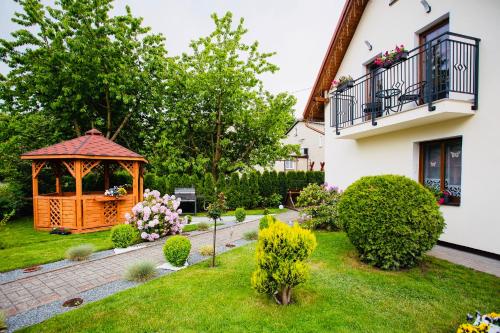 Κήπος έξω από το Apartamenty Pod Cisem