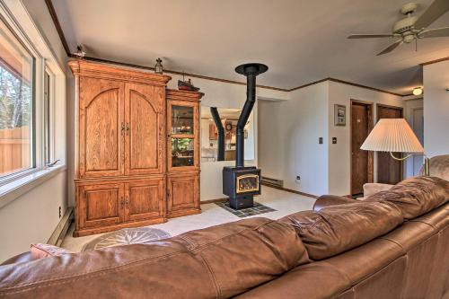 uma sala de estar com um sofá e um fogão a lenha em Lake Superior Beachfront Home - 15 Mi to Duluth! em Clifton
