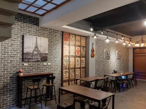 En restaurant eller et spisested på 清淨背包客棧-民權館Quiet Hostel - Minquan Inn