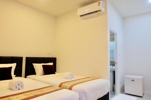 מיטה או מיטות בחדר ב-Vamin Resort Chiangkhan Loei วามินทร์รีสอร์ท เชียงคาน เลย