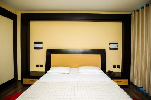 Hotel Vlora Internationalにあるベッド