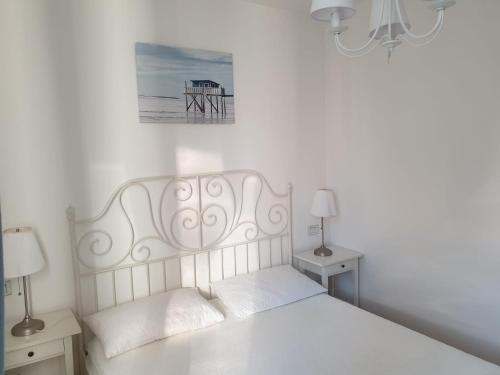 A bed or beds in a room at Un Tocco di Mare