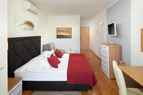 Ein Bett oder Betten in einem Zimmer der Unterkunft Hotel Fortuna