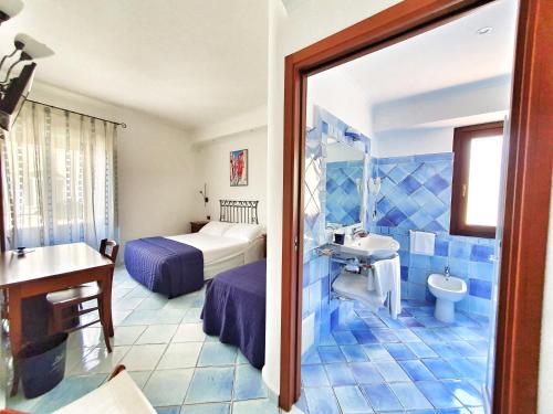Koupelna v ubytování Hotel Corallo Sperlonga