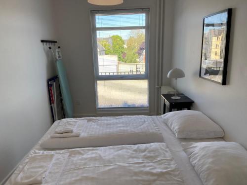 Säng eller sängar i ett rum på Bright 2-bedroom apartment at sophisticated Frederiksberg