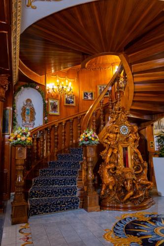a wooden staircase in a building with a stair case at Grand Hotel La Sonrisa in SantʼAntonio Abate