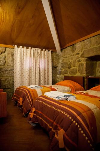a row of beds lined up in a room at Casa Quinta da Calçada Douro in Cinfães