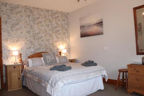 Katil atau katil-katil dalam bilik di Old Camms Holiday Cottages