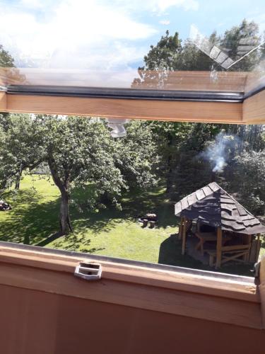 a window with a view of a picnic table at Agrohaczow za rzeką Apartament 8-osobowy in Haczów