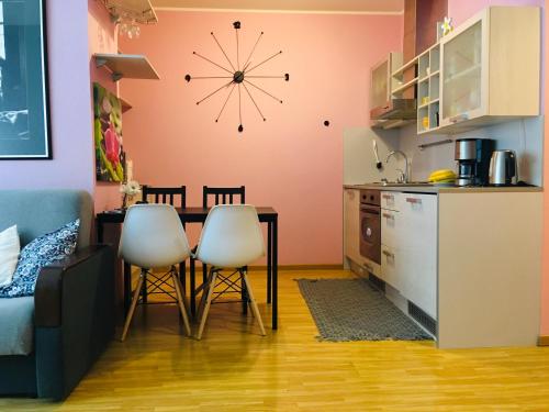 Una cocina o zona de cocina en Questae Apartments Jõe