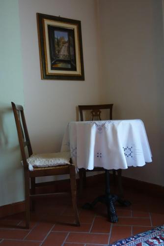 a table and two chairs in a room at Monte Bibele in Monterenzio