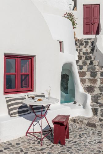 Historic Old bakery cave by Cycladica