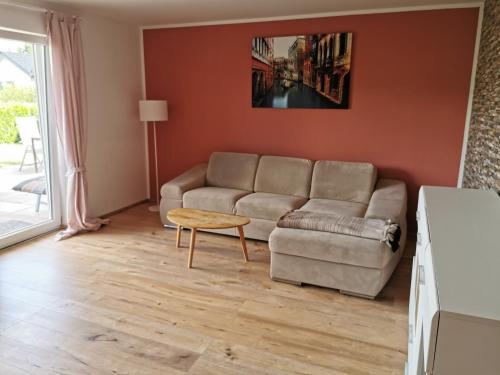 Gallery image of Gemütliche 90 qm Wohnung in Saarburg, zentral gelegen, Garten mit Aussicht, separater Eingang in Saarburg