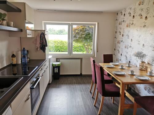a kitchen with a table and chairs and a window at Gemütliche 90 qm Wohnung in Saarburg, zentral gelegen, Garten mit Aussicht, separater Eingang in Saarburg