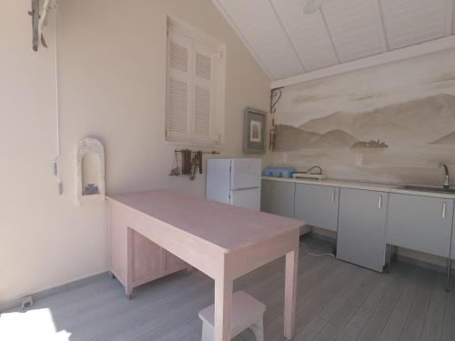 Zdjęcie z galerii obiektu Psamathy Apartment w mieście Vathi