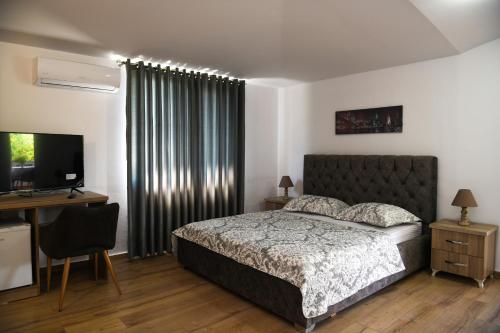 Llit o llits en una habitació de Hotel Vila Arbri