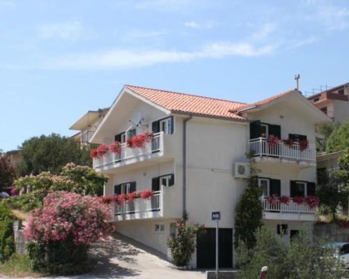 Budova, v ktorej sa apartmán nachádza