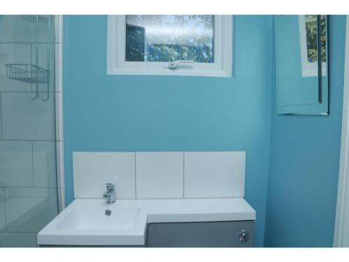 StayZo - Crofton Park - Central London refurbished Studio tesisinde bir banyo