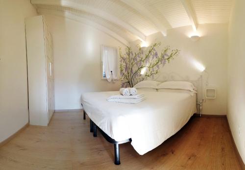a bedroom with a white bed with towels on it at La Casetta di Vale in Dolceacqua