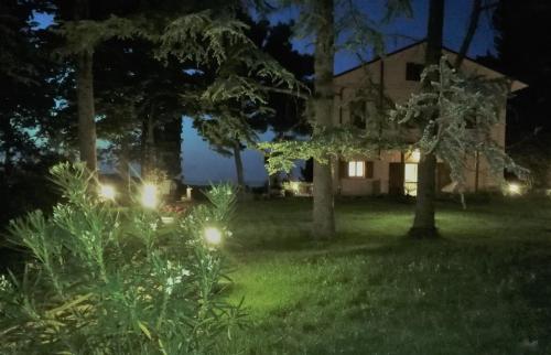 Κήπος έξω από το Villa Monte Illuminato